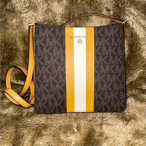 Michael Kors Brown Center Stripe Gloria Pocket Swing Pack NWT